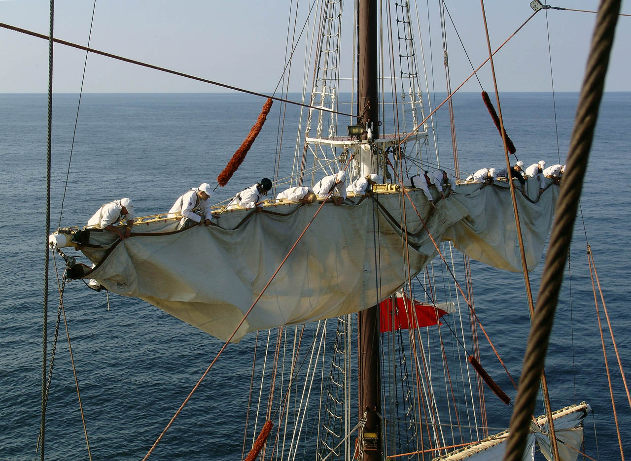 Z pokładu Daru Młodzieży